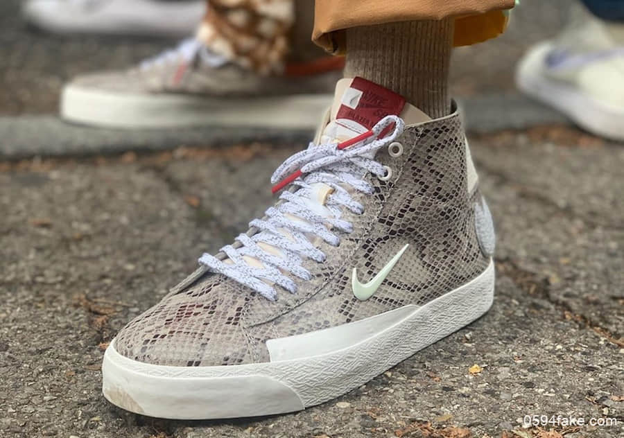 Soulland x Nike SB Blazer Mid释出上脚图!华丽蛇皮纹+独特Swoosh超nice!