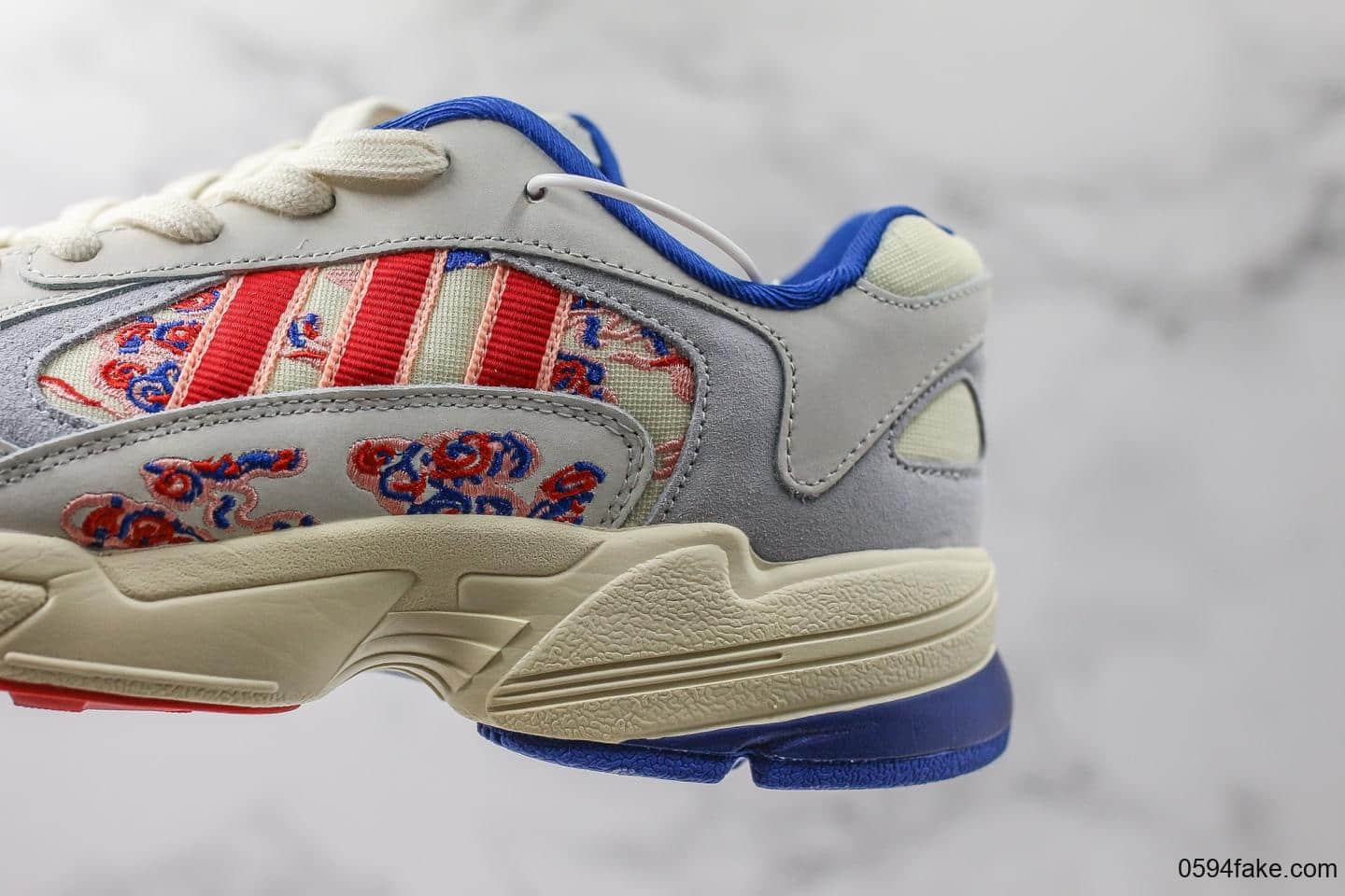阿迪达斯Adidas Originals Yung-1 Lucky Cloud White纯原版本勇1系列复古休闲运动老爹慢跑鞋米白宝蓝红锦鲤祥云 货号:EE7087