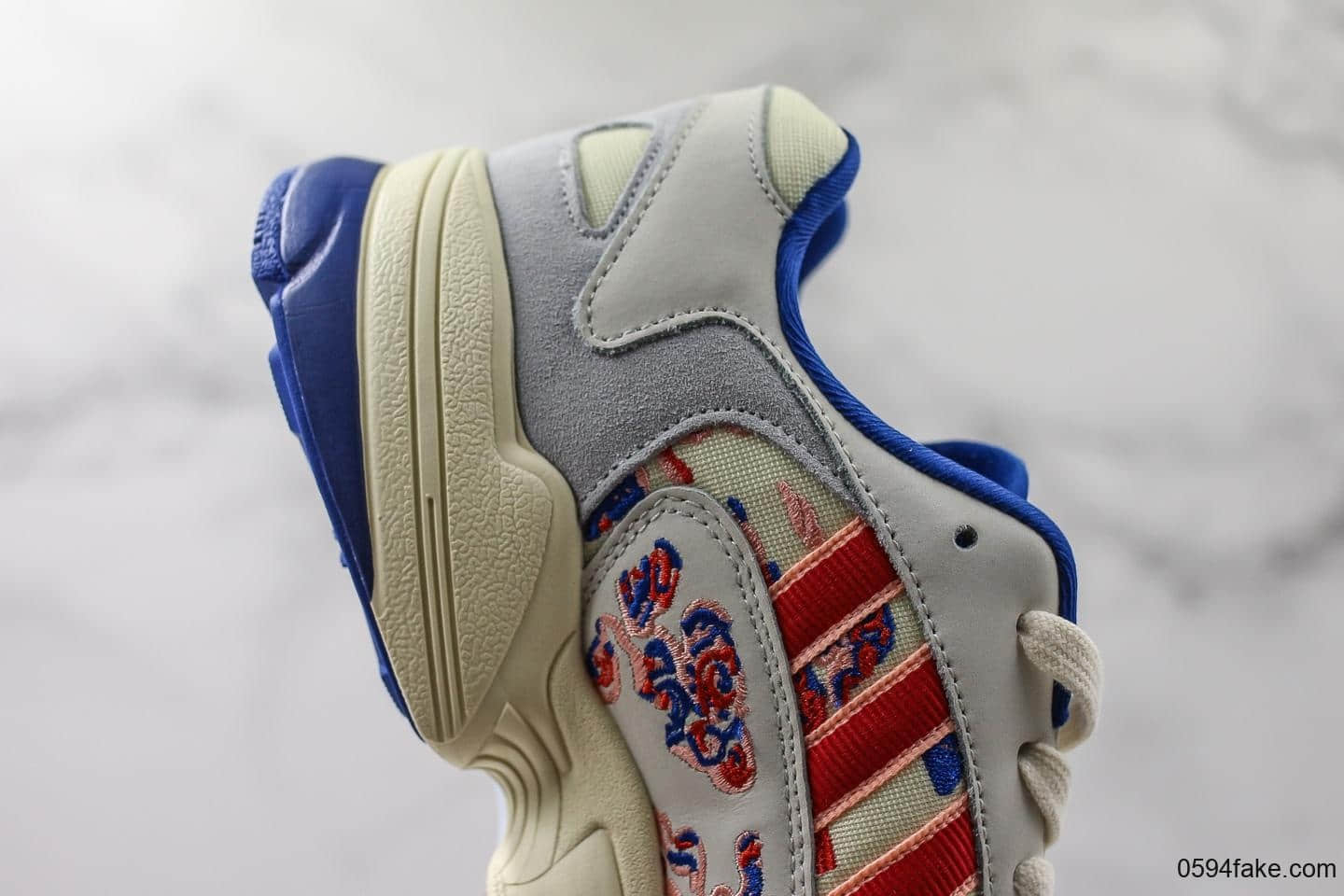 阿迪达斯Adidas Originals Yung-1 Lucky Cloud White纯原版本勇1系列复古休闲运动老爹慢跑鞋米白宝蓝红锦鲤祥云 货号:EE7087