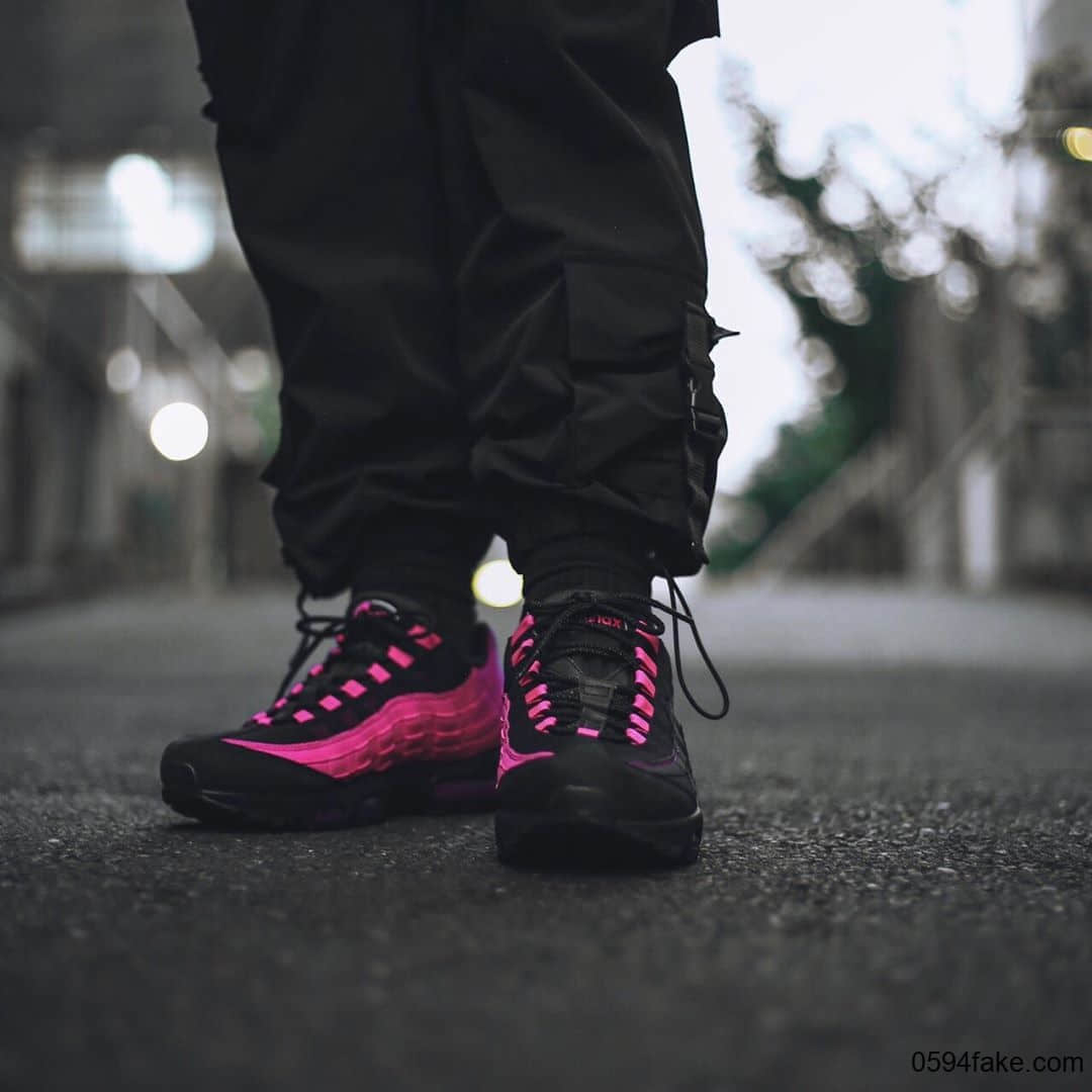 阴阳黑粉色!这双Air Max 95吸睛效果十足! 货号:CU1930-066