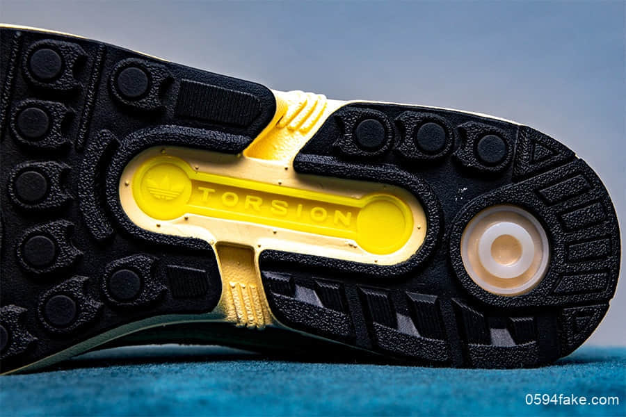 adidas Originals ZX 9000这款清新薄荷绿不容错过! 货号:FU8403