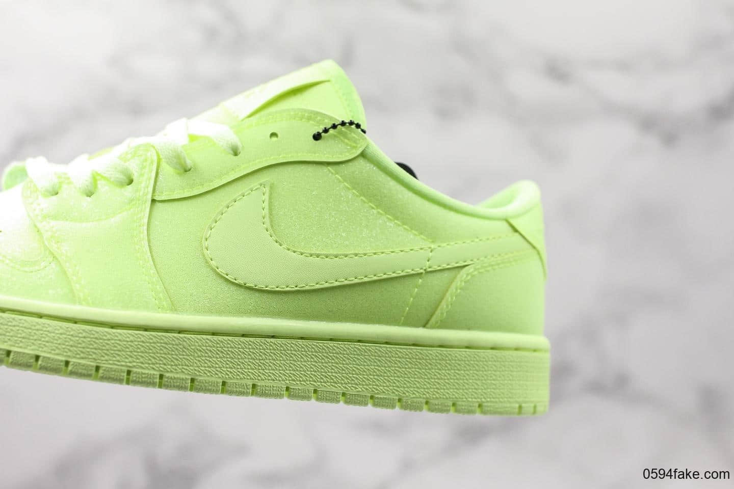 耐克Nike Wmns Air Jordan 1 Ret Hi Prem纯原版本低帮AJ1反光荧光绿柠檬绿时尚运动篮球板鞋 货号:CJ7891-700