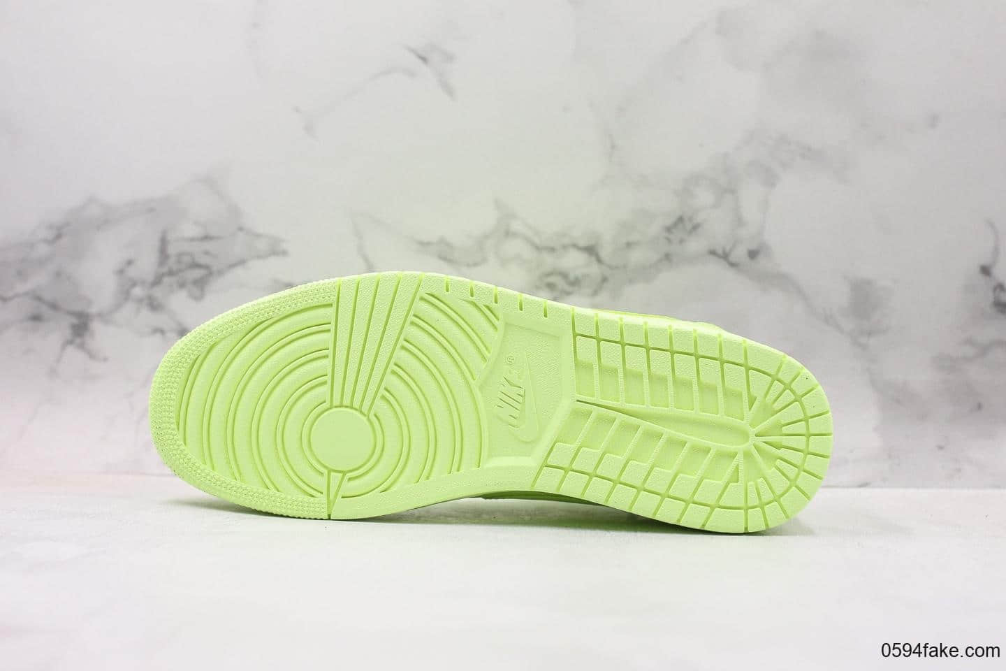 耐克Nike Wmns Air Jordan 1 Ret Hi Prem纯原版本低帮AJ1反光荧光绿柠檬绿时尚运动篮球板鞋 货号:CJ7891-700