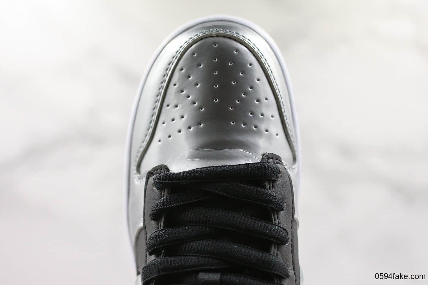 耐克Supreme x Nike SB Dunk Low联名板鞋黑银配色纯原带半码 细节一比一原鞋开模打造 货号:CK3480-001