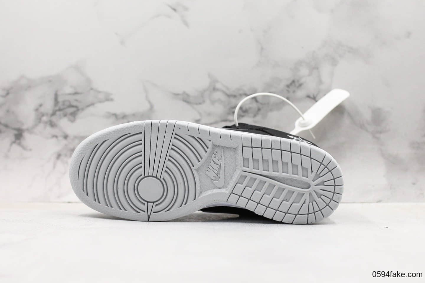 耐克Supreme x Nike SB Dunk Low联名板鞋黑银配色纯原带半码 细节一比一原鞋开模打造 货号:CK3480-001