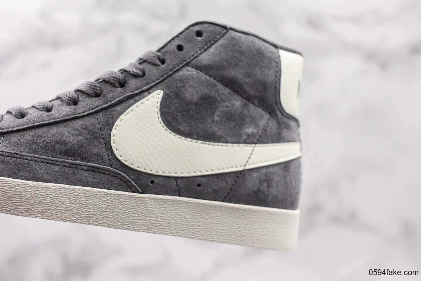 耐克Nike Blazer Mid Vintage Suede开拓者中帮板鞋深灰公司级带半码 搭载Zoom Air缓震科技脚感舒适澎湃 货号:917862-004