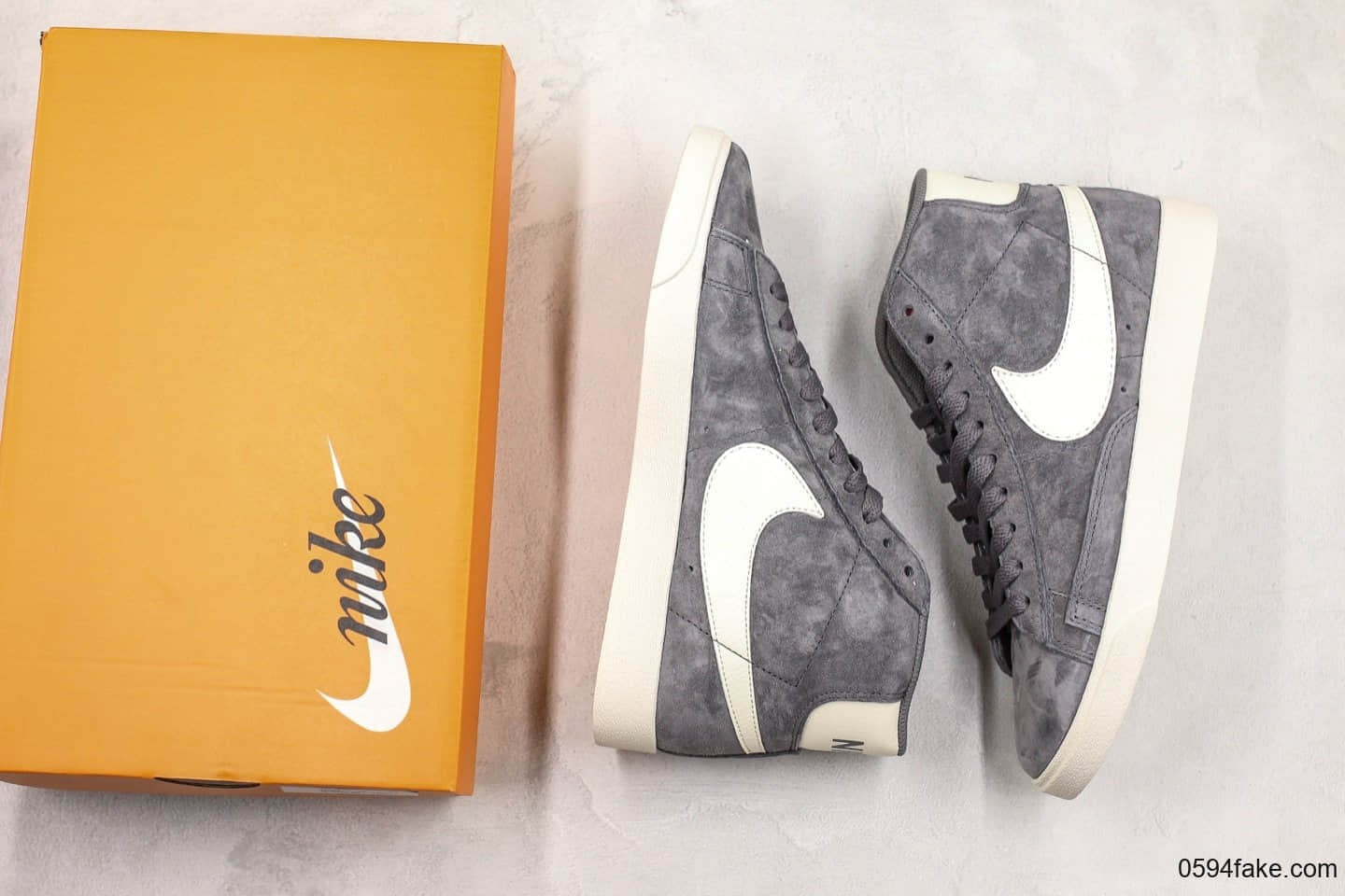 耐克Nike Blazer Mid Vintage Suede开拓者中帮板鞋深灰公司级带半码 搭载Zoom Air缓震科技脚感舒适澎湃 货号:917862-004