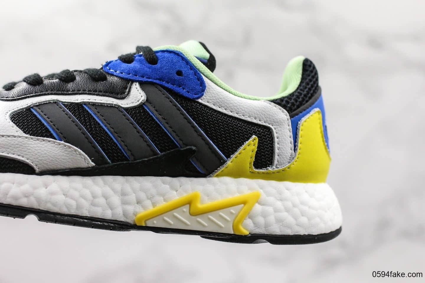 阿迪达斯Adidas Tresc Run Boost火焰爆米花跑鞋网布搭配麂皮拼接打造鞋面全掌Boost科技 货号:FV4710