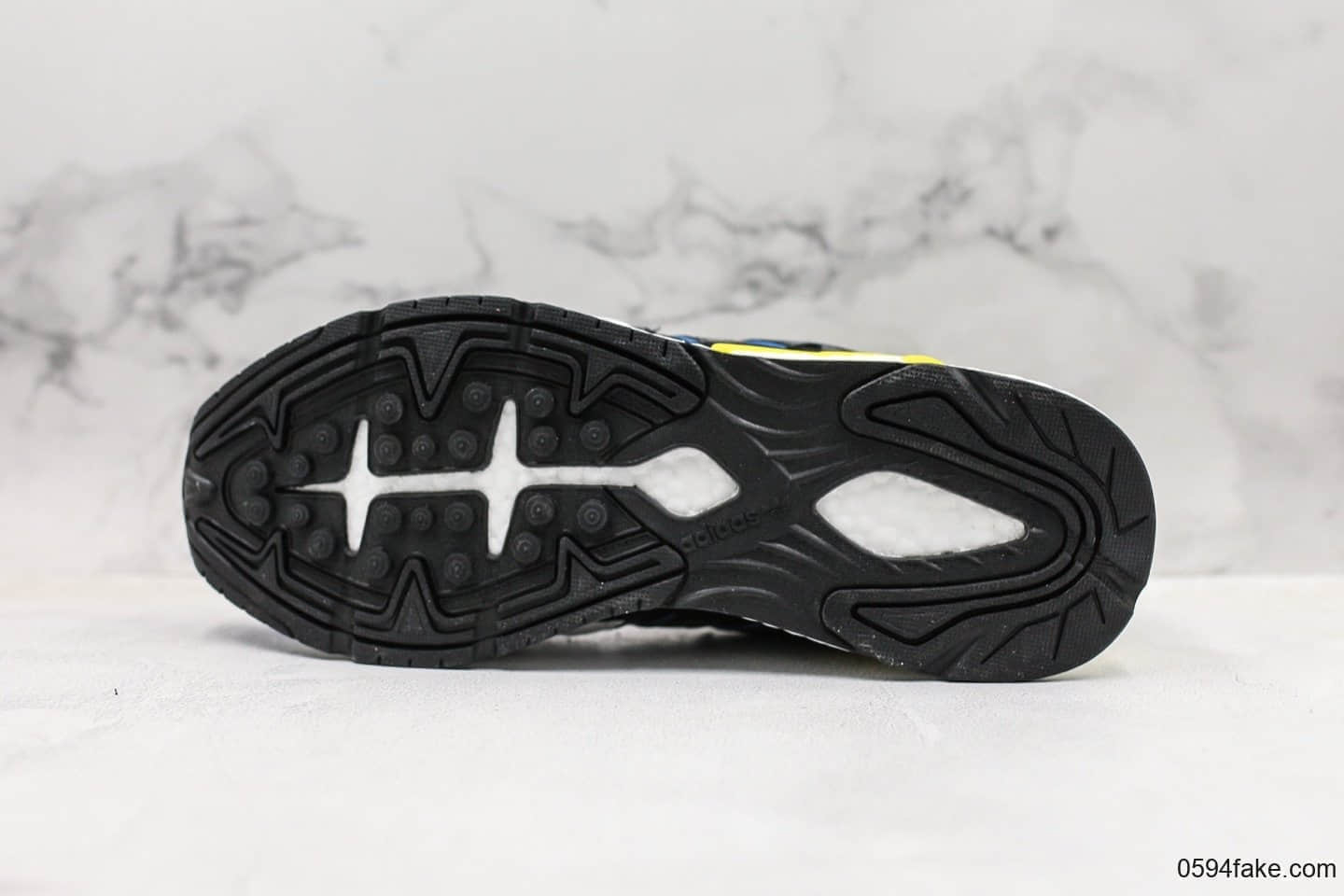 阿迪达斯Adidas Tresc Run Boost火焰爆米花跑鞋网布搭配麂皮拼接打造鞋面全掌Boost科技 货号:FV4710