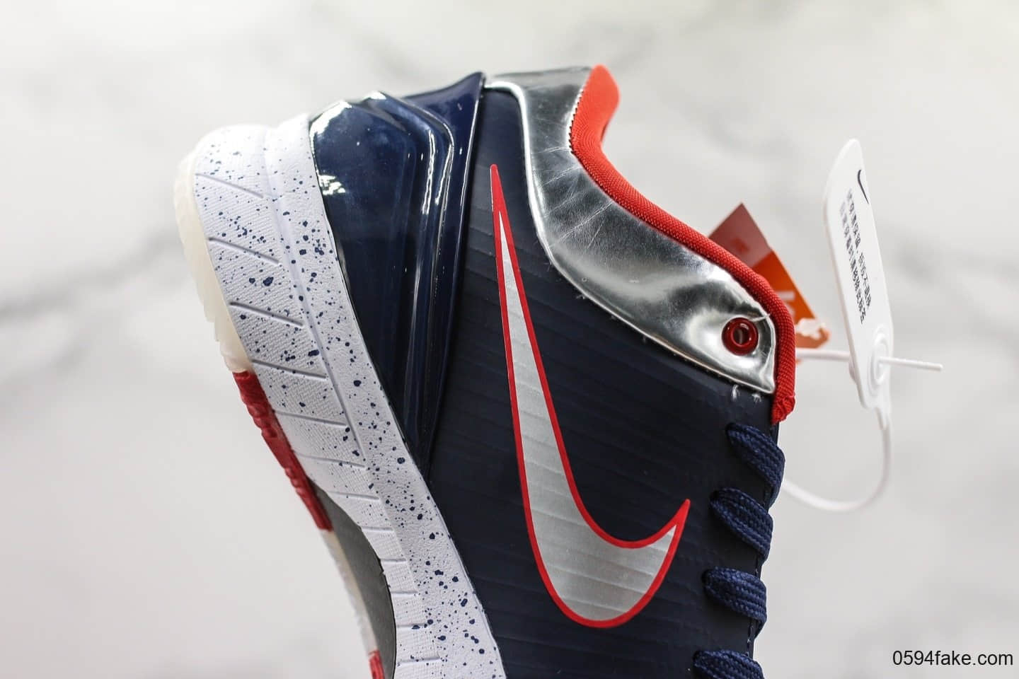 耐克Nike Zoom Kobe 4纯原版本科比4代实战真碳板篮球战靴中底采用LunarliteFoam核心缓震科技 货号:AV6339-014