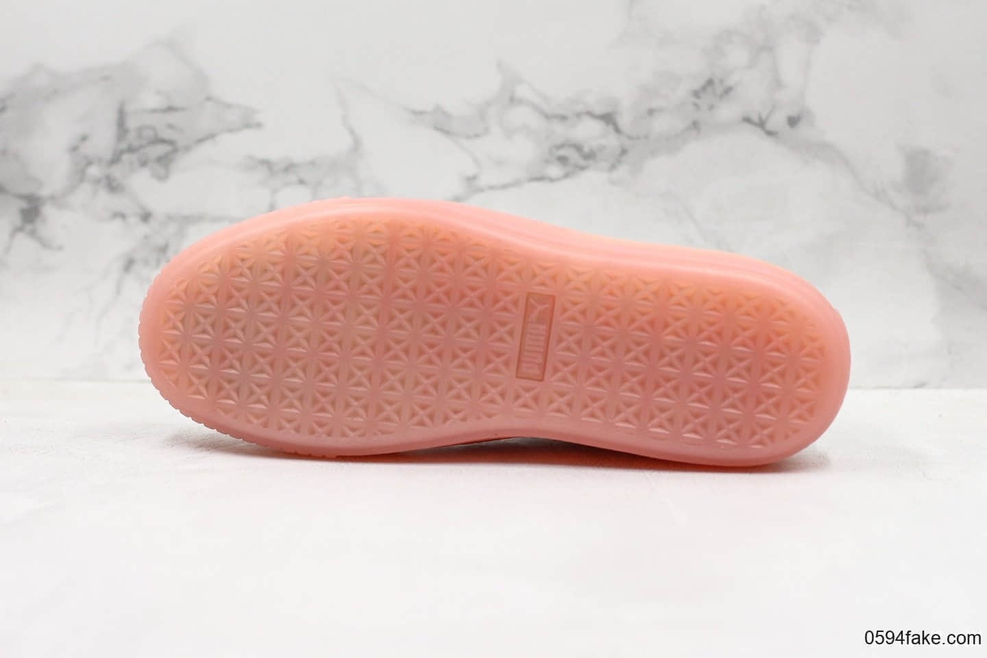 彪马Puma Basket Platform Velour Suede蕾哈娜二代厚底松糕鞋果冻休闲板鞋白粉色纯原优质头层牛皮革 货号:372934