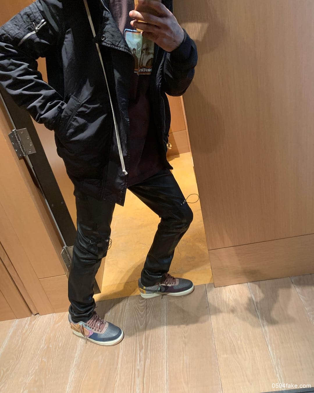 幸运粉丝晒图!我酸了!Travis Scott x Nike Air Force 1 Low全新配色将于今年10月份发售!