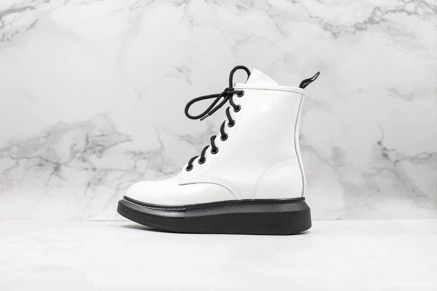 麦昆Mc Queen Cool Girl厚底马丁靴新款19秋冬新款增高系带短靴品牌首款高筒鞋