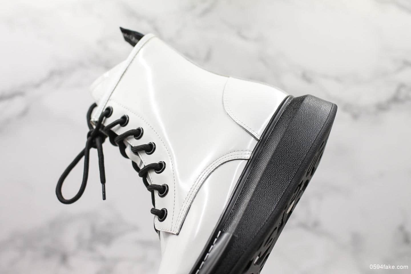 麦昆Mc Queen Cool Girl厚底马丁靴新款19秋冬新款增高系带短靴品牌首款高筒鞋