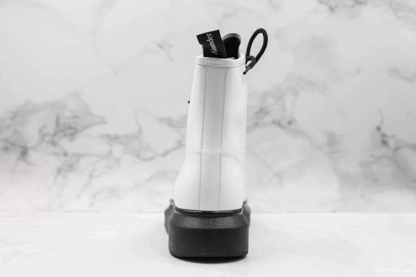 麦昆Mc Queen Cool Girl厚底马丁靴新款19秋冬新款增高系带短靴品牌首款高筒鞋