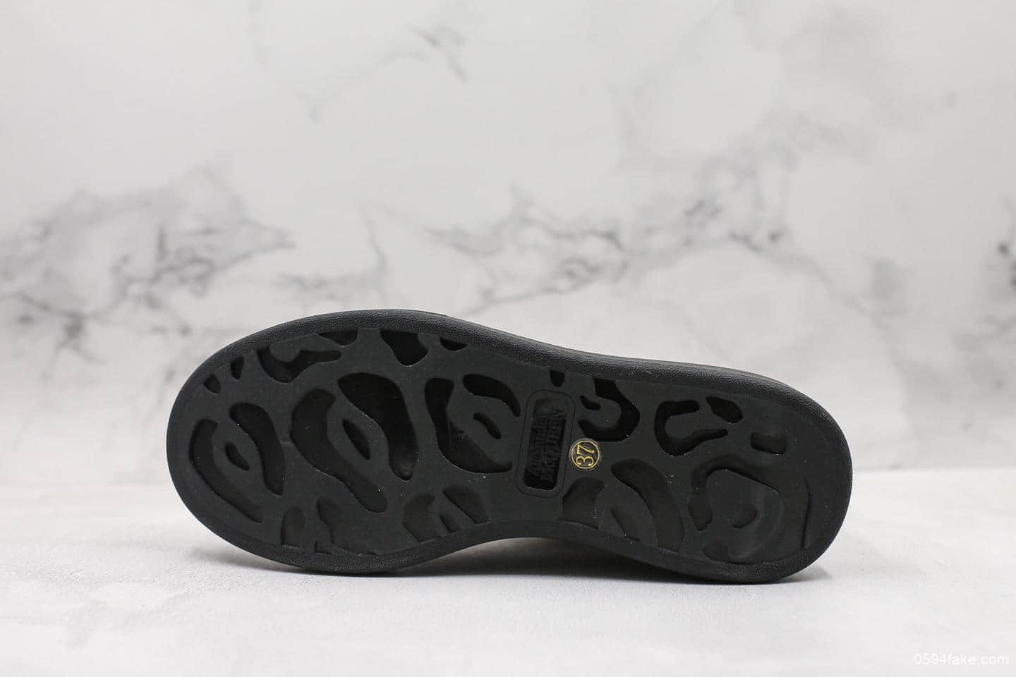 麦昆Mc Queen Cool Girl厚底马丁靴新款19秋冬新款增高系带短靴品牌首款高筒鞋