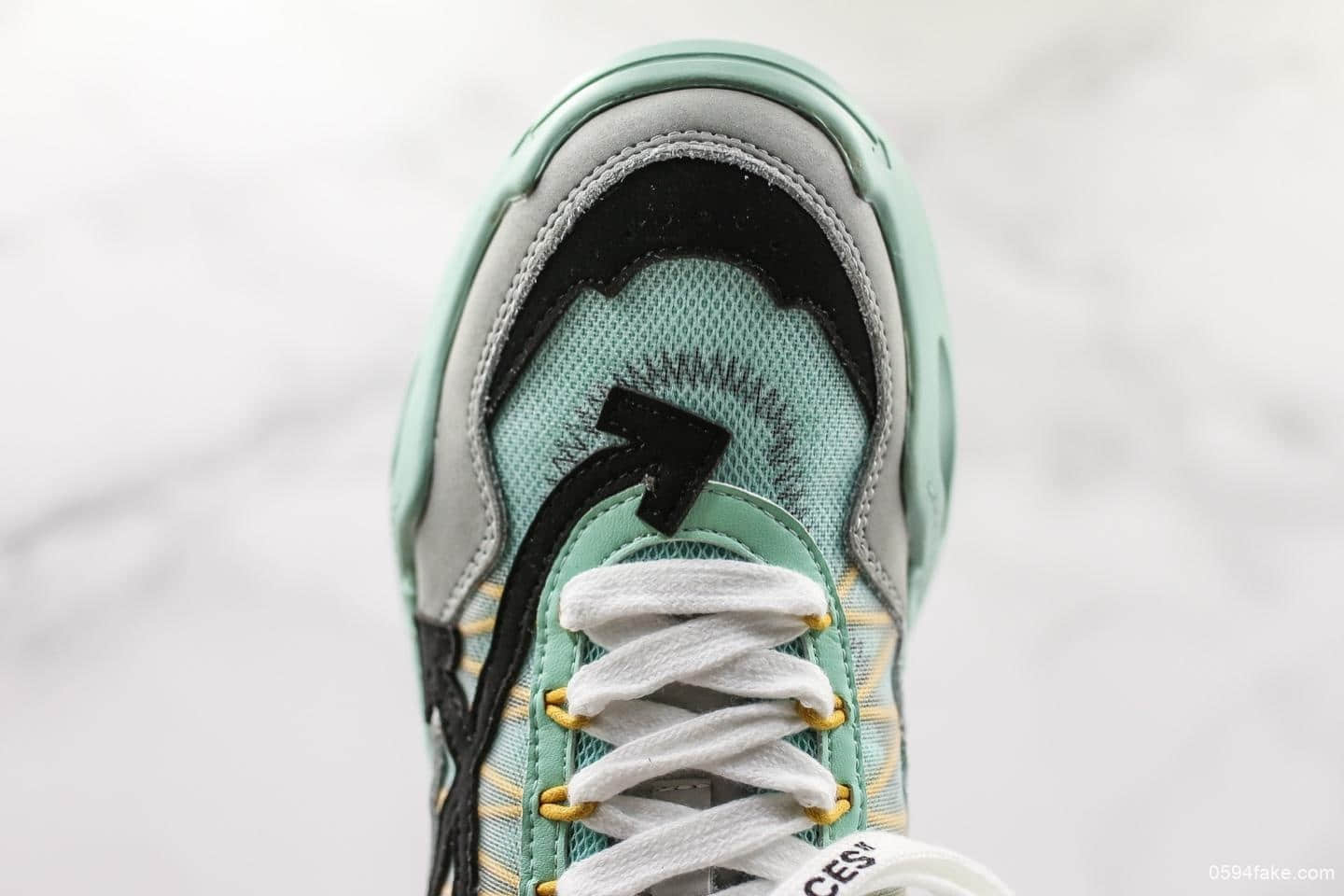 OFF-WHITE c/o ODSY-1000 Sneakers复古登山鞋集合ow所有标志logo溶于鞋中鞋头数码冲孔电脑针车精准数控针距