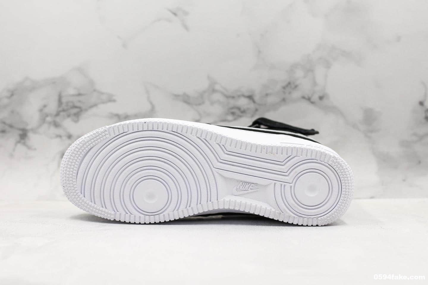 耐克Nike Air Force 1 MID' 07空军‎中‎帮黑灰磨砂​公司级版本原盒配件原厂钢印外贸渠道头层版本 货号：596728-305