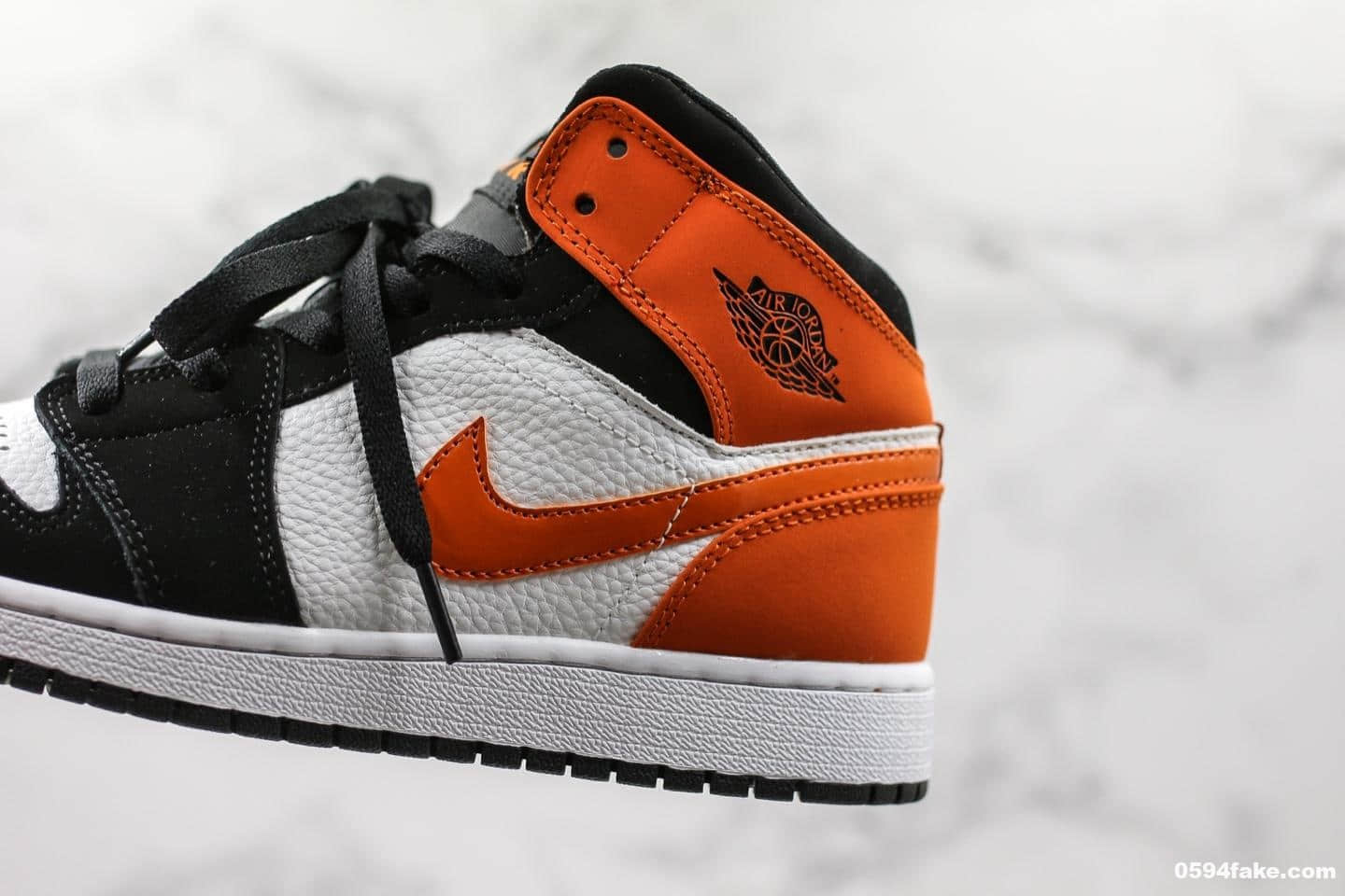 乔丹Air Jordan 1 Mid AJ1乔1中帮小扣碎中性文化篮球鞋全新批次原档案数据开发 货号:554724-058