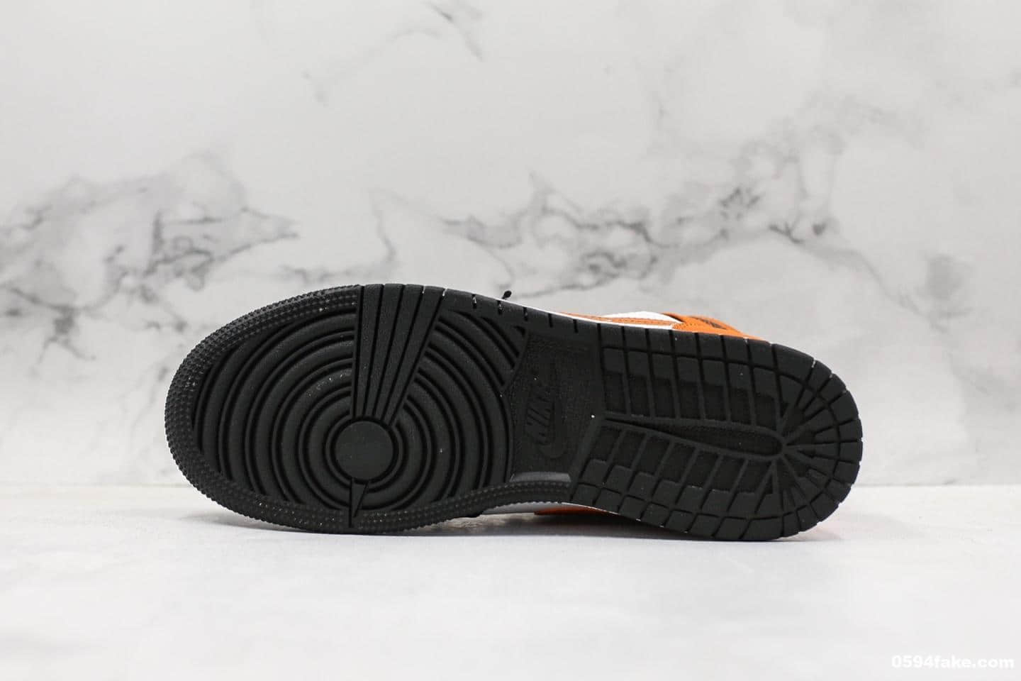 乔丹Air Jordan 1 Mid AJ1乔1中帮小扣碎中性文化篮球鞋全新批次原档案数据开发 货号:554724-058