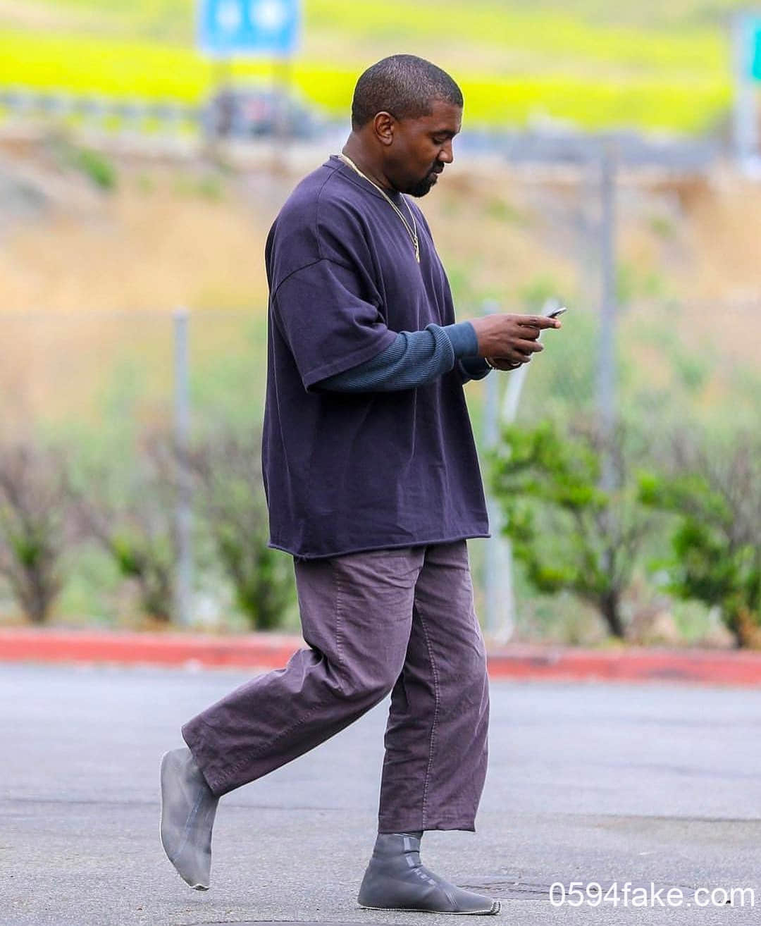 Yeezy Scuba“忍者鞋”最新实物图曝光!鞋底薄得像纸!