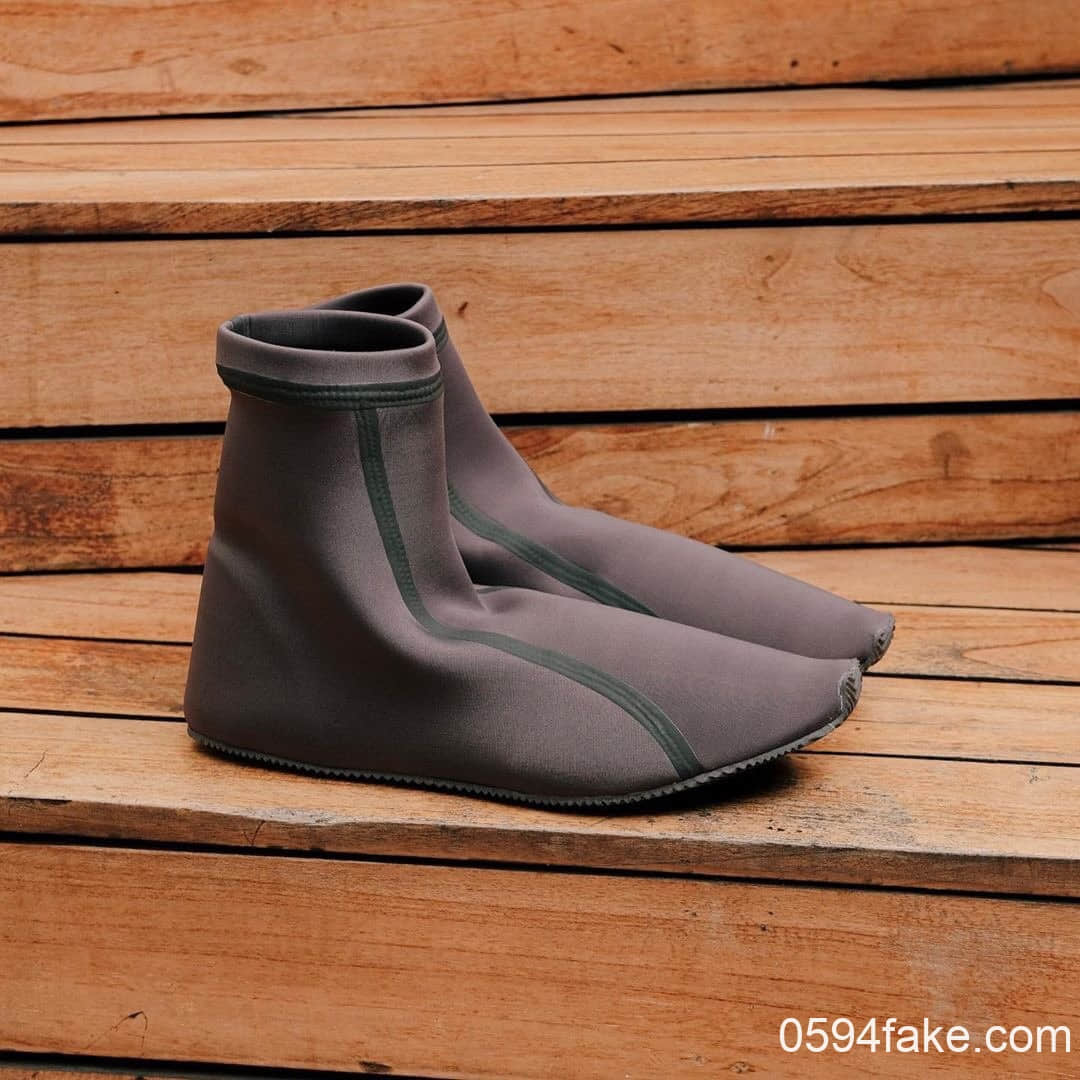 Yeezy Scuba“忍者鞋”最新实物图曝光!鞋底薄得像纸!