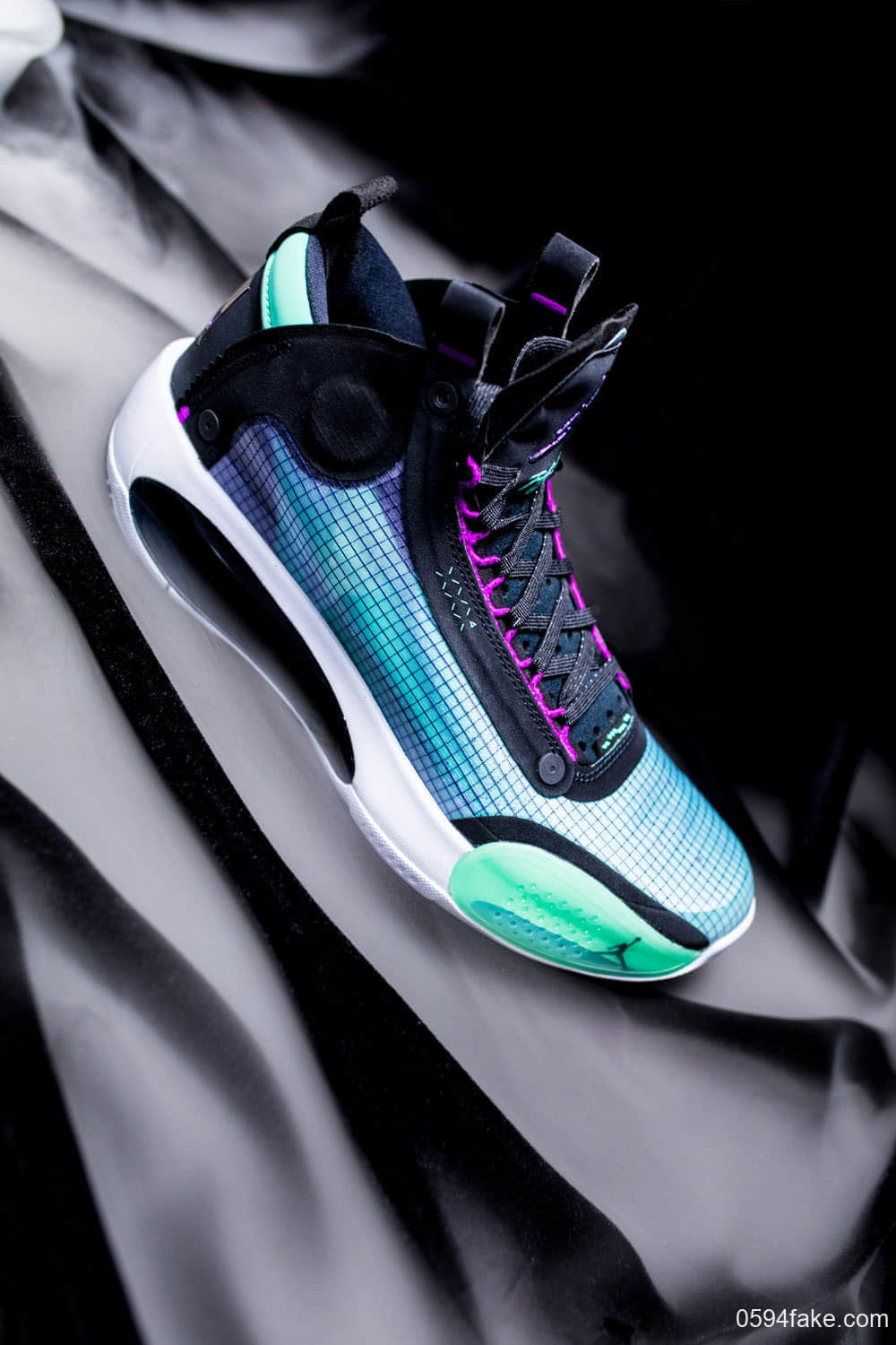 Air Jordan 34强势来袭!绝对让你赞叹不已!首发配色“Blue Void”将于9月25日发售!千万不要错过! 货号:AR3230-400