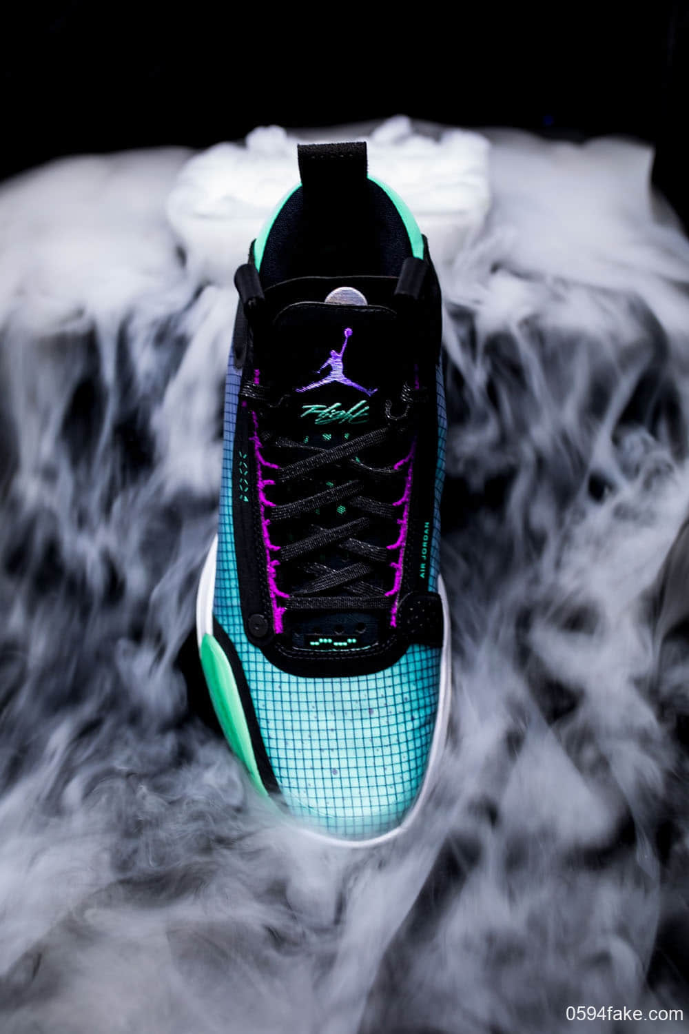 Air Jordan 34强势来袭!绝对让你赞叹不已!首发配色“Blue Void”将于9月25日发售!千万不要错过! 货号:AR3230-400