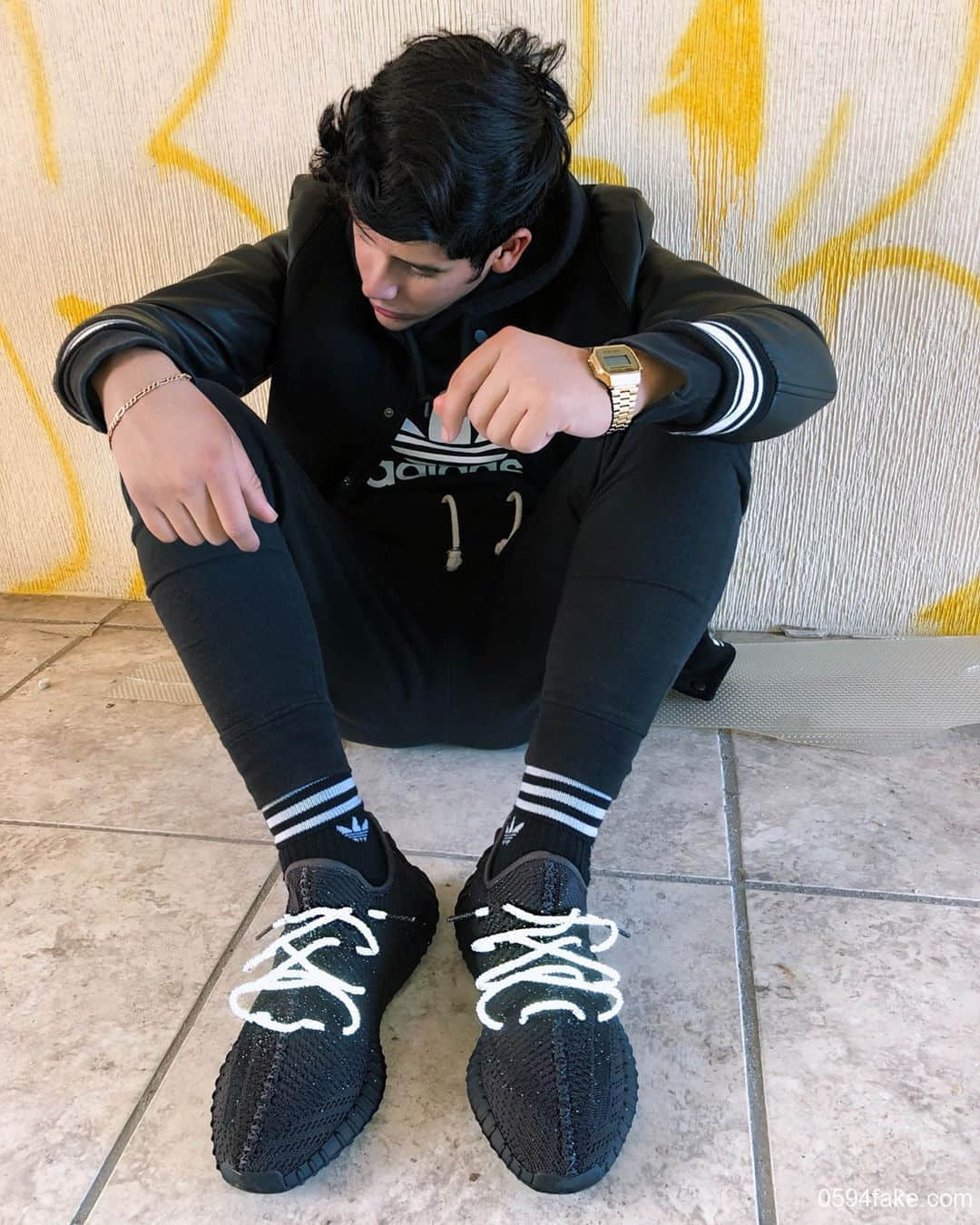 adidas Yeezy Boost 350 V2黑天使将于11月29日迎来全家族尺码补货!把握机会冲鸭! 货号:FU9006