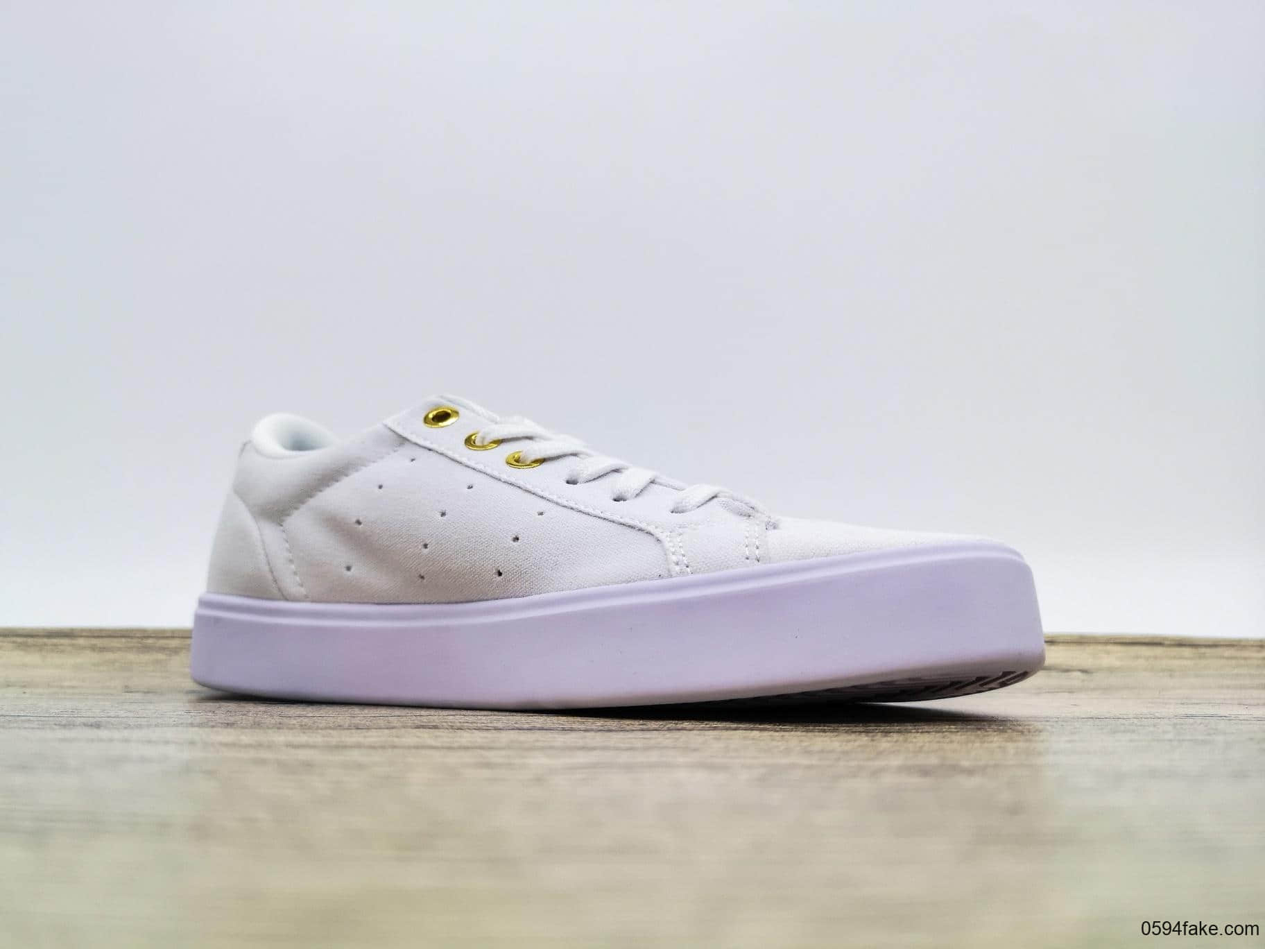 阿迪达斯Adidas Originals Sleek Canvas W公司级三叶草时髦平底系列经典百搭休闲运动小白板鞋帆布全白金 货号:DB3256