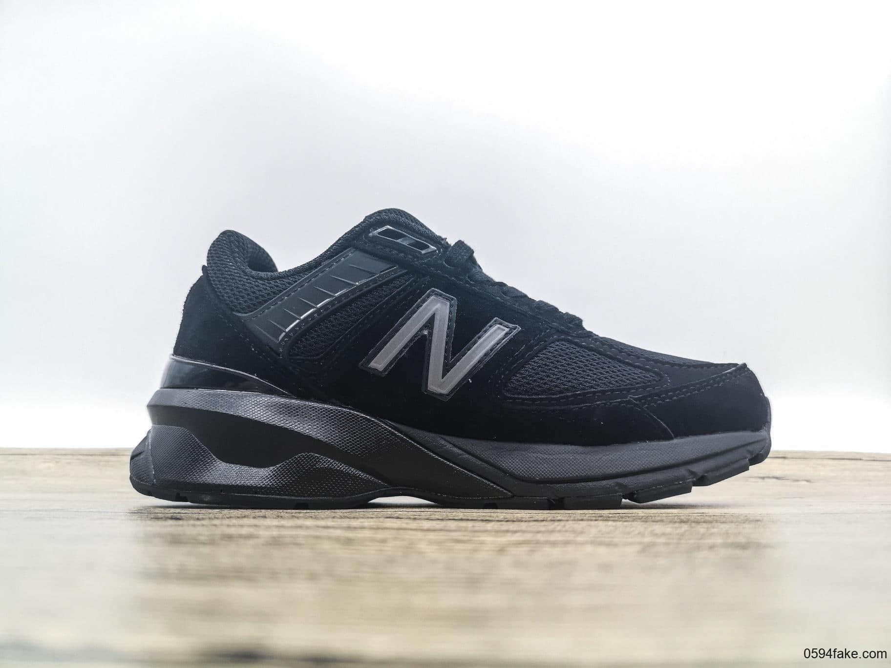 新百伦New Balance 990V5纯原版本正确TPU鞋跟设计搭载ENCAP橡胶大底休闲总统慢跑鞋 货号：M990BB5
