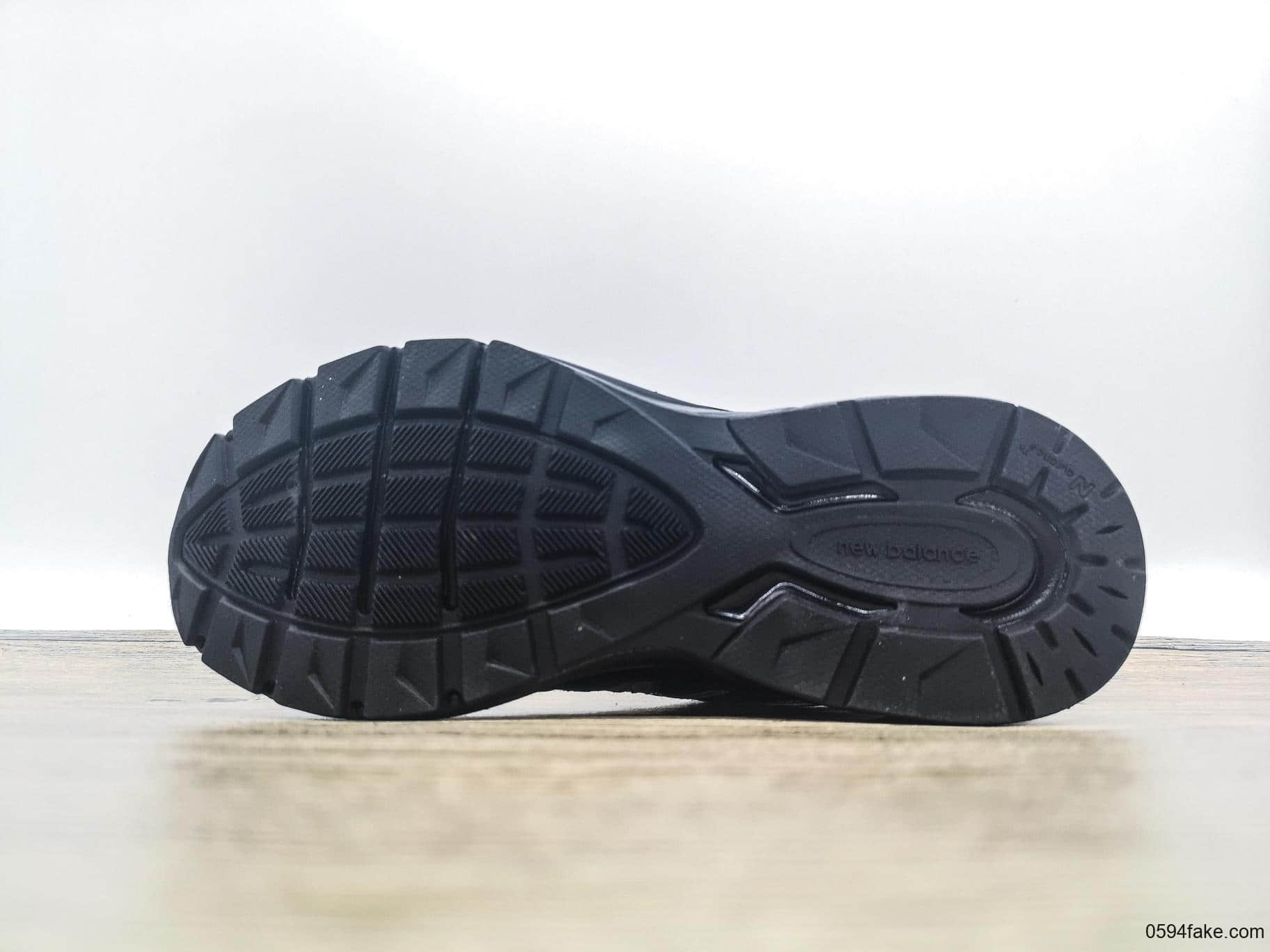 新百伦New Balance 990V5纯原版本正确TPU鞋跟设计搭载ENCAP橡胶大底休闲总统慢跑鞋 货号：M990BB5