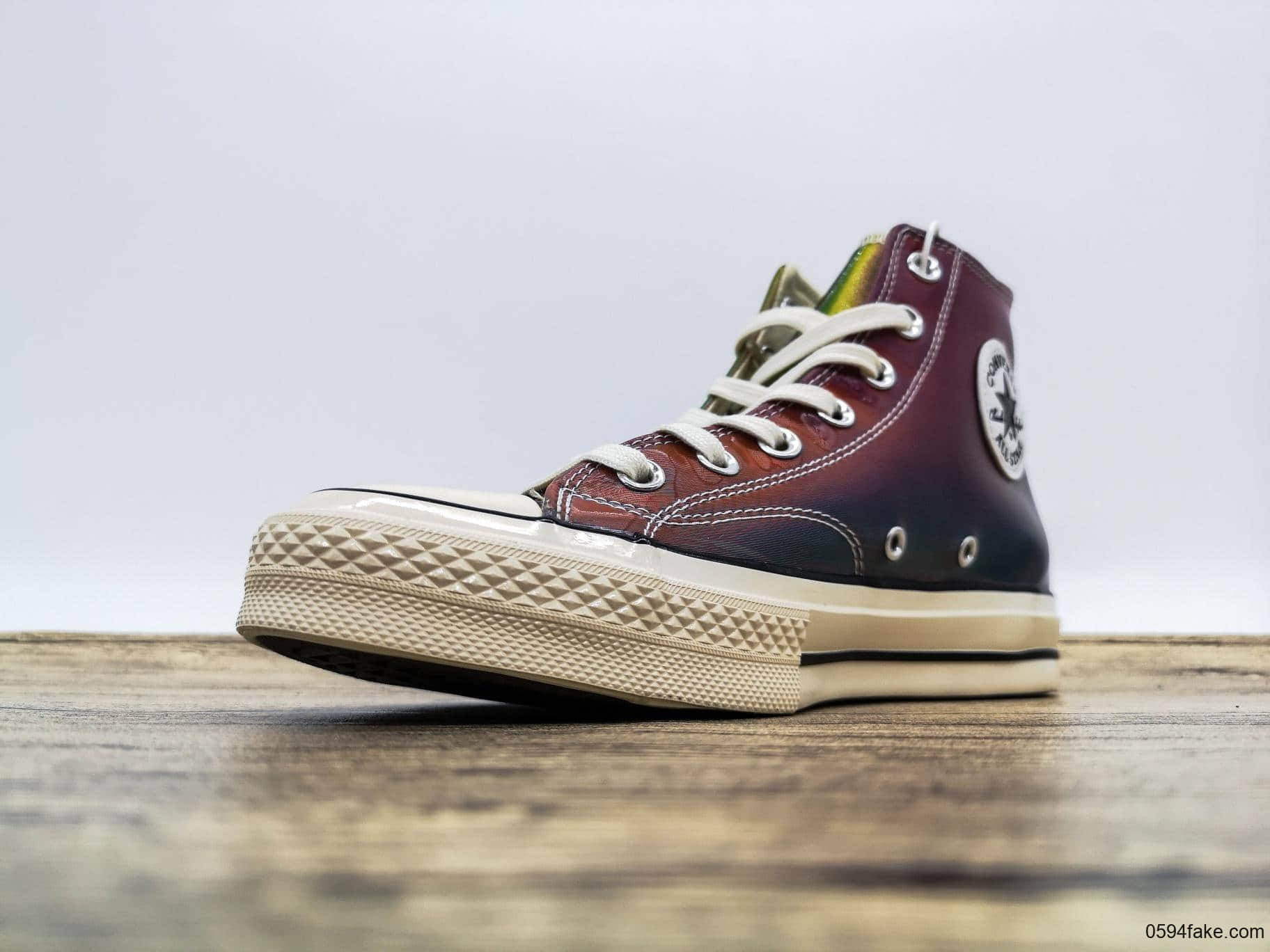 匡威Converse Chuck Taylor All Star 1970S公司级真标硫化版本复刻系列高帮休闲硫化板鞋炫彩渐变彩虹 货号:666667C