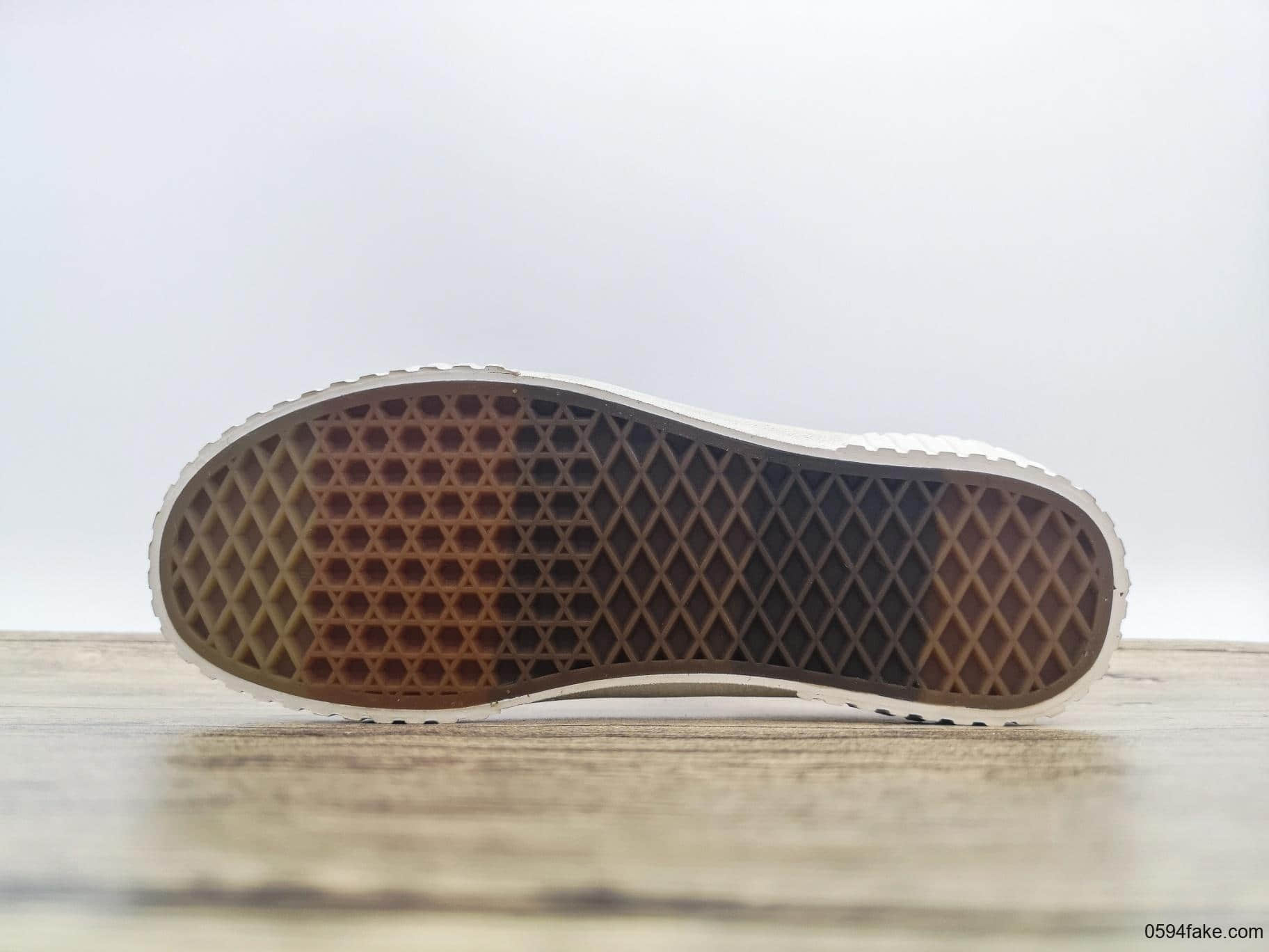 万斯NASA x Vans Old Skool跨界联名美国宇航员航天局纯原版本魔术贴搭配美国星条旗刺绣帆布鞋 货号:VN0A38G1UP9