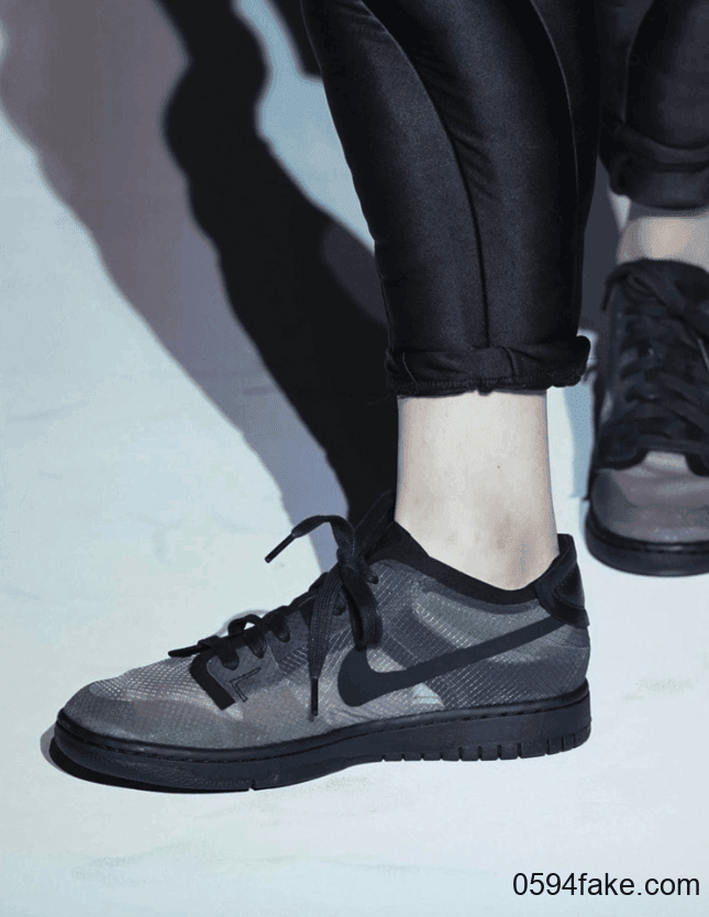 CDG x Nike Dunk Low实物图曝光!有点心动的感觉!