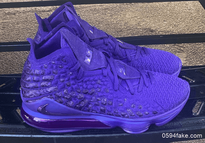 詹姆斯晒出特殊的2K配色的LeBron 17实物图!这个紫色太迷幻了!