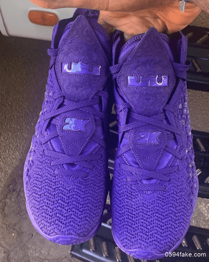 詹姆斯晒出特殊的2K配色的LeBron 17实物图!这个紫色太迷幻了!