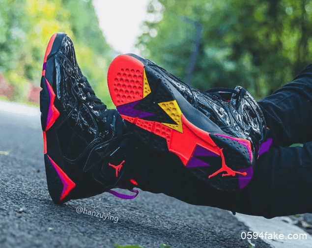Air Jordan 7 WMNS “Black Patent Leather”释出上脚图!质感不俗! 货号:313358-006