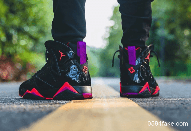 Air Jordan 7 WMNS “Black Patent Leather”释出上脚图!质感不俗! 货号:313358-006
