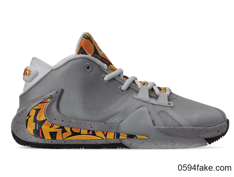 Nike Zoom Freak 1又有新配色登场!鞋舌个性涂鸦!大底反钩也不例外! 货号:BQ5633-005