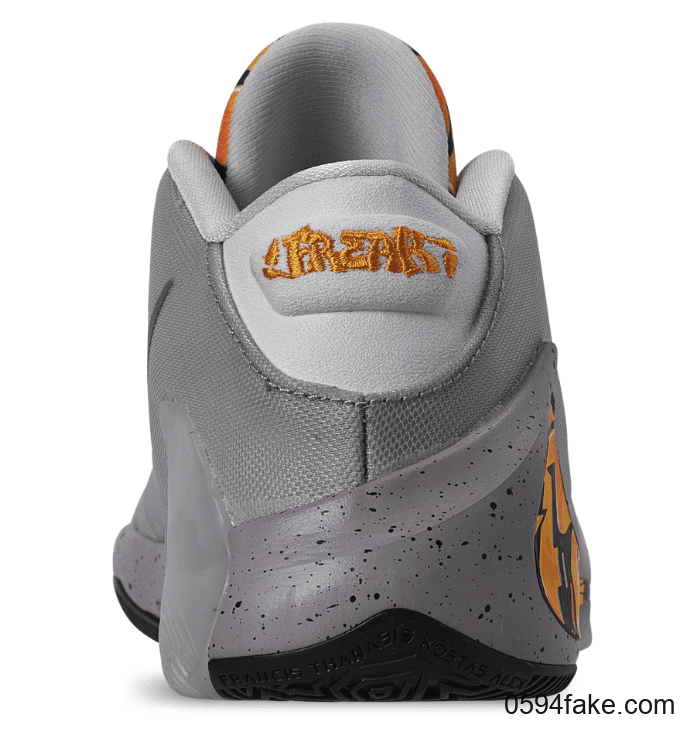 Nike Zoom Freak 1又有新配色登场!鞋舌个性涂鸦!大底反钩也不例外! 货号:BQ5633-005