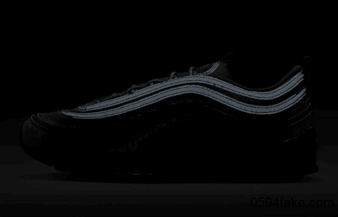外底反光细节科幻十足!这双Nike Air Max 97有点看头! 货号:921826-017