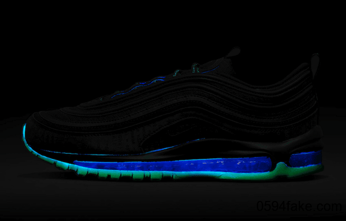 外底反光细节科幻十足!这双Nike Air Max 97有点看头! 货号:921826-017