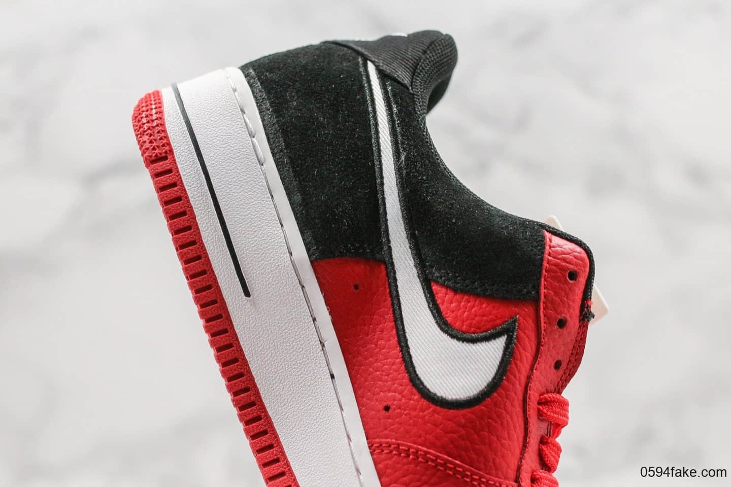 耐克Nike Air Force 1 '07 LV8 1“Mystic Red”海外限定配色红黑公司级原楦开发原装硬质牛剖层移模革 货号：AO2439-600