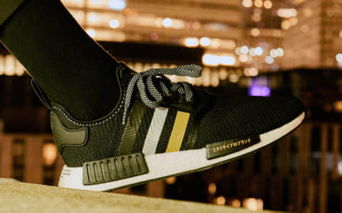 经典黑金配色!Shoe Palace x adidas NMD R1现已发售! 货号:EH2749