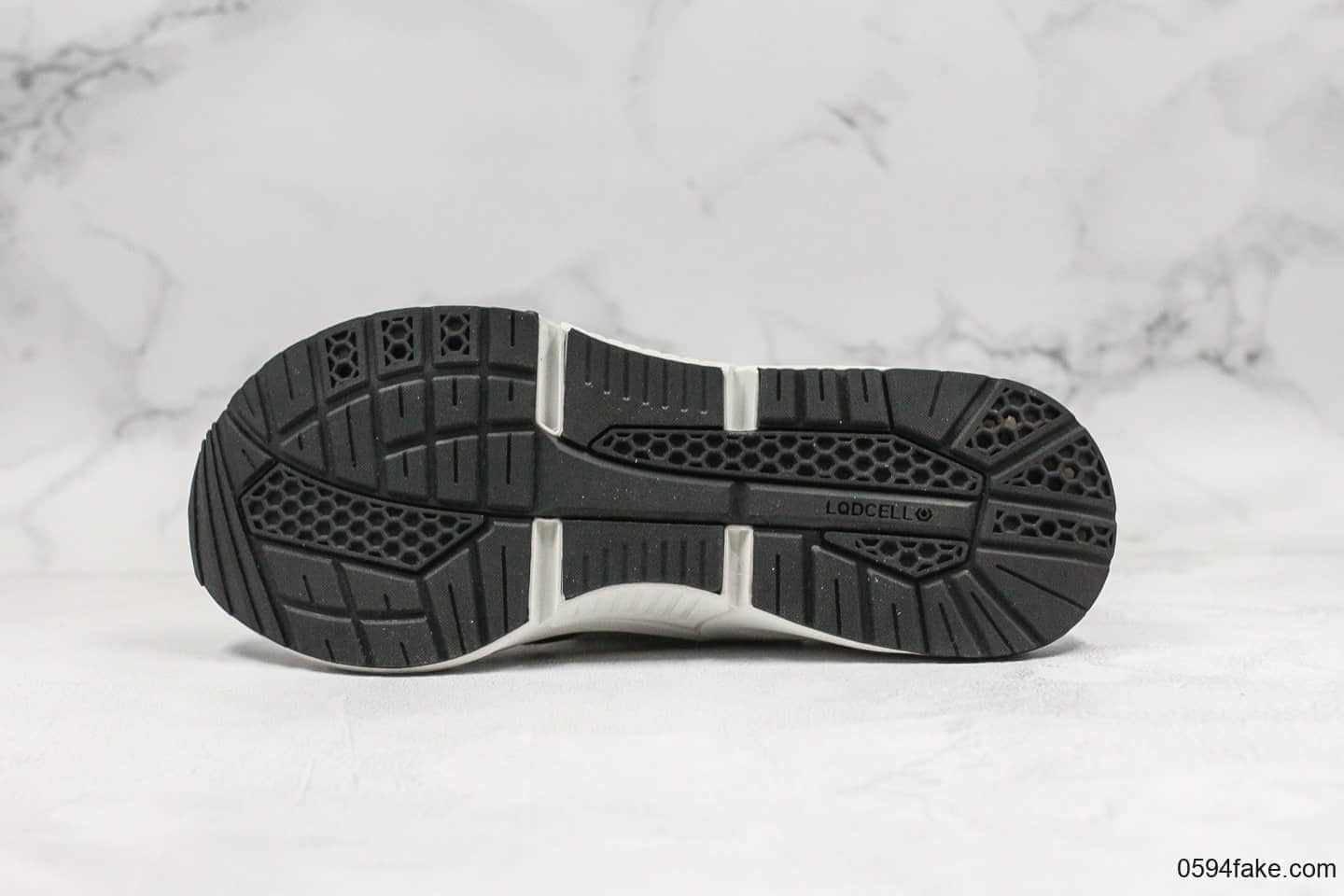 彪马PUMA LQD CELL Optic公司级版本LQD CELL Optic全新鞋款科技复古风格老爹鞋 货号:192560-01