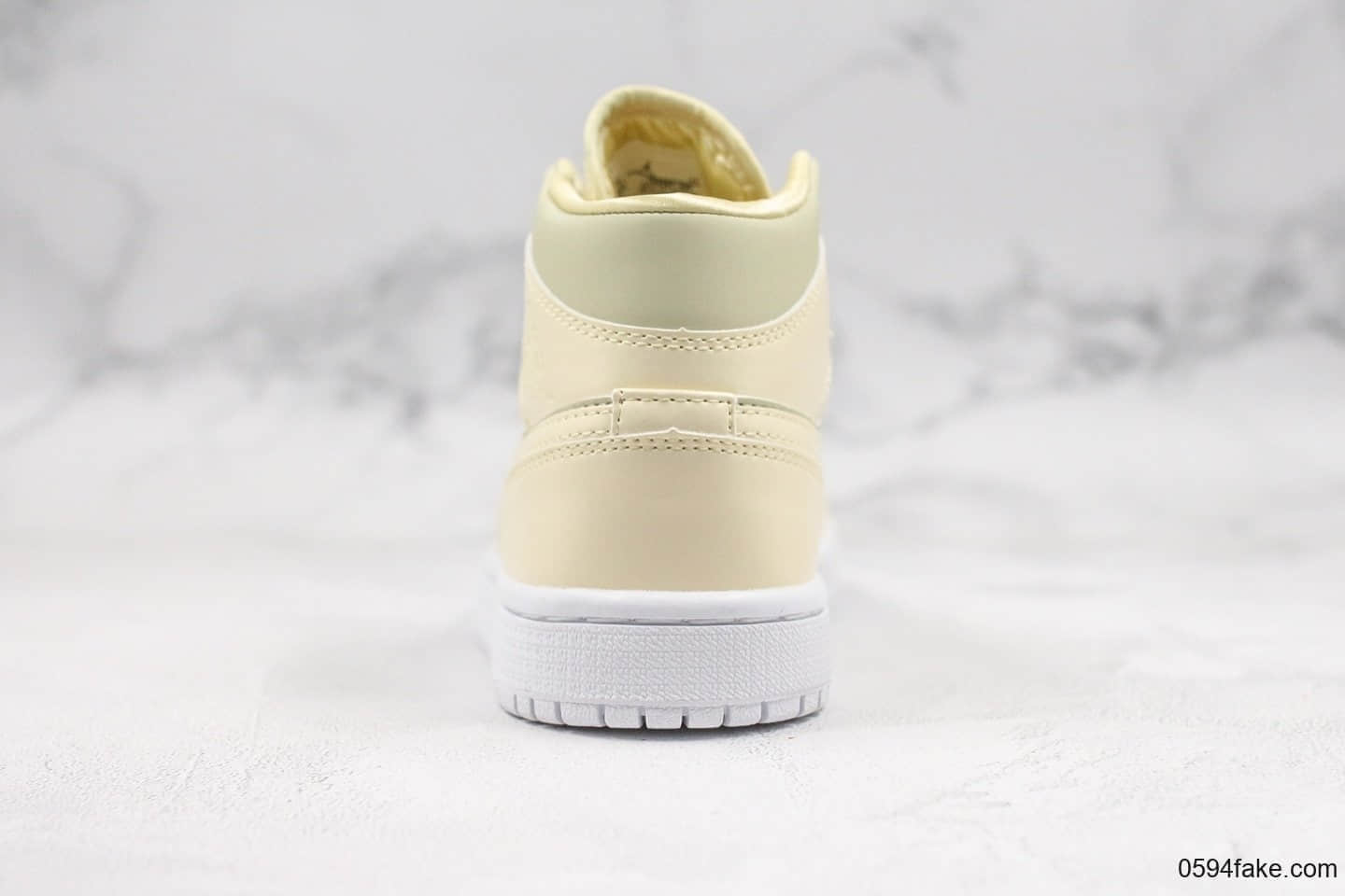 乔丹Air Jordan 1 Mid纯原版本奶油黄原装渠道市面最高工艺AJ1原鞋开模全新批次 货号：CK6587-200