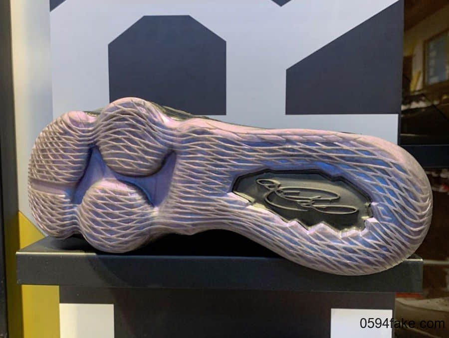 LeBron 17再迎新配色!完了完了!是心动的感觉!