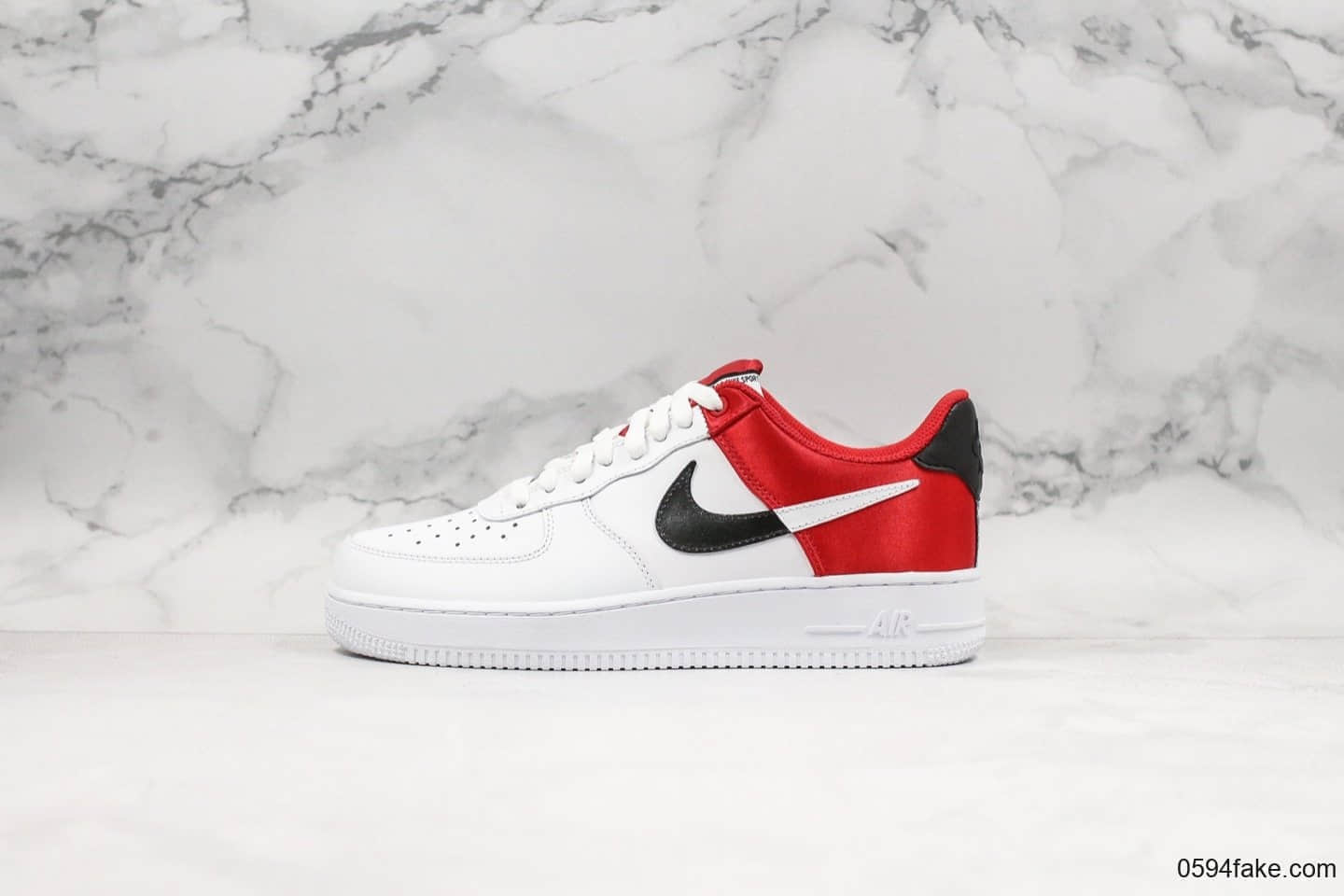 耐克Nike Air Force 1'07 LV8空军一号休闲板鞋断勾红白丝绸公司级带半码原标原盒原厂纸板全掌气垫加持 货号：BQ4420-600