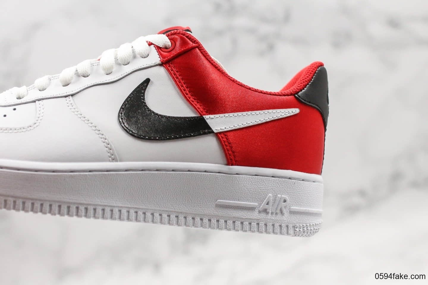 耐克Nike Air Force 1'07 LV8空军一号休闲板鞋断勾红白丝绸公司级带半码原标原盒原厂纸板全掌气垫加持 货号：BQ4420-600